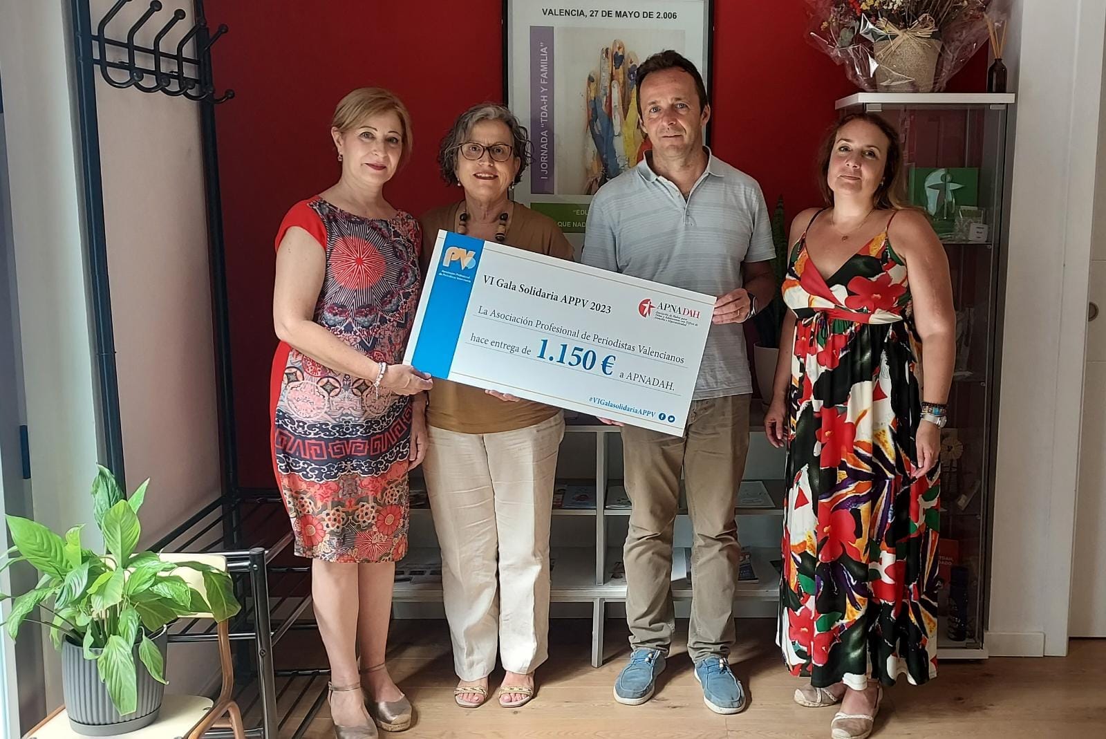 entrega recaudacion APPV Apnadah gala solidaria