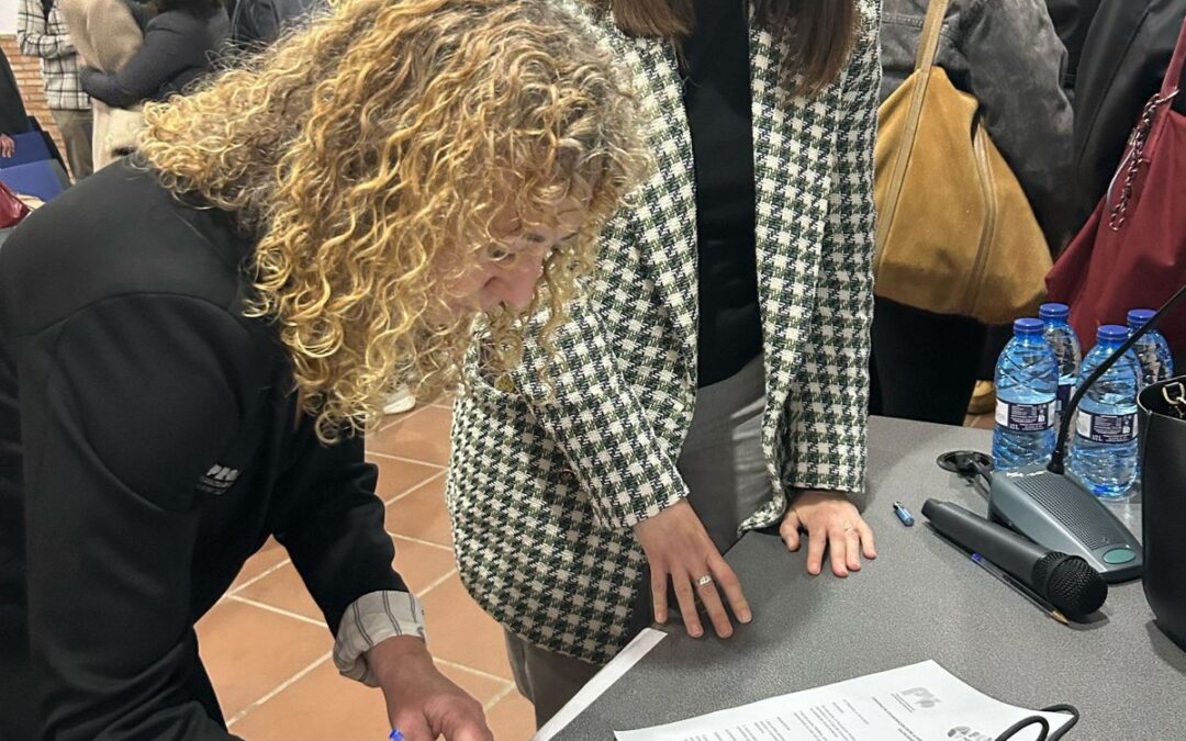 APPV FIRMA UN CONVENIO CON PROAVA DURANTE LA CELEBRACIÓN DE SU 35ºMOSTRA