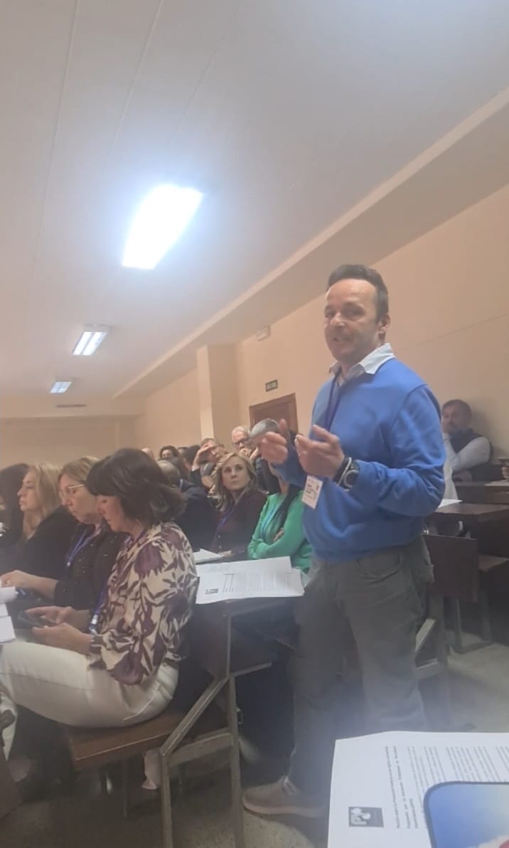 La Asociación Profesional de Periodistas Valencianos (APPV) ha realizado un balance positivo de su participación en la Federación de Asociaciones de Periodistas de España (FAPE), organización de la que forma parte desde 2018. Durante estos años, la asociación valenciana ha mantenido una presencia constante en las asambleas generales celebradas en distintas ciudades como Albacete, Santander, Lanzarote, Talavera de la Reina, Cádiz y, recientemente, Santiago de Compostela.